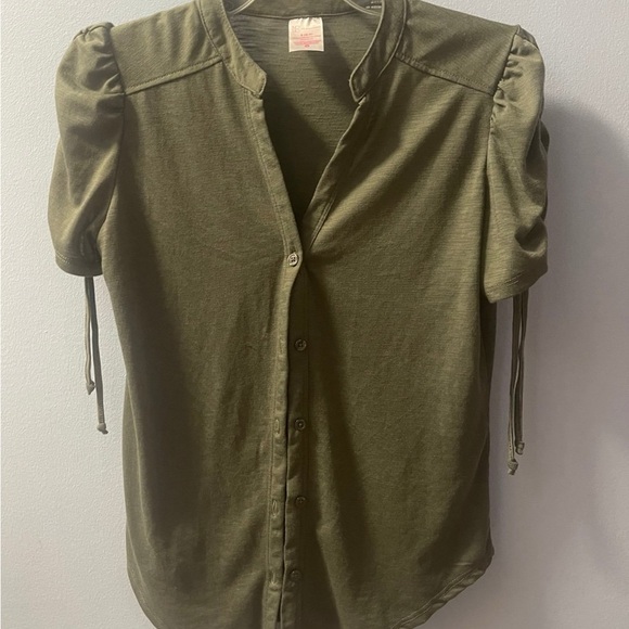 No Boundaries Army Green Button-Down Shirt - Picture 1 of 3